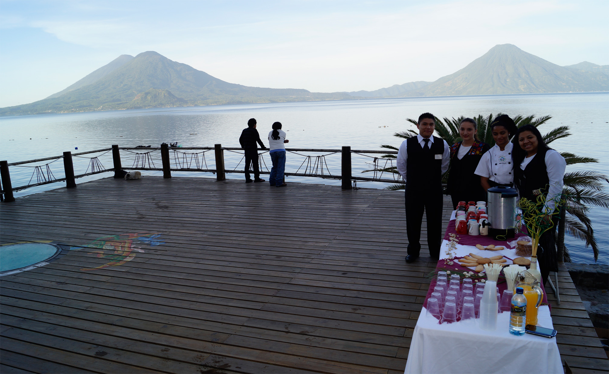 Montaje a la orilla del Lago Atitlán